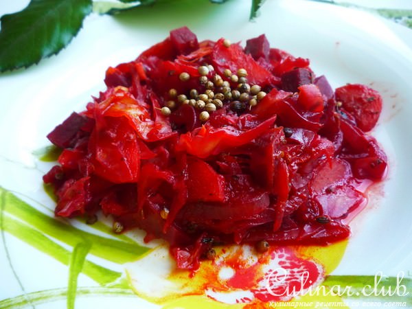 Капуста, тушенная со свеклой