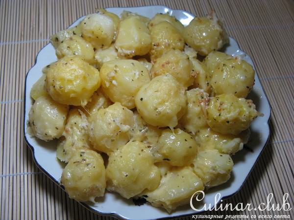 Картофель запечёный с заливкой и сыром