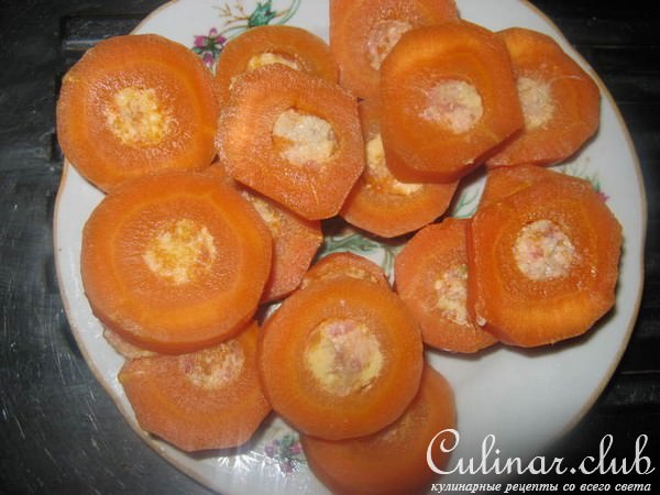Морковь фаршированная мясом ,в кляре