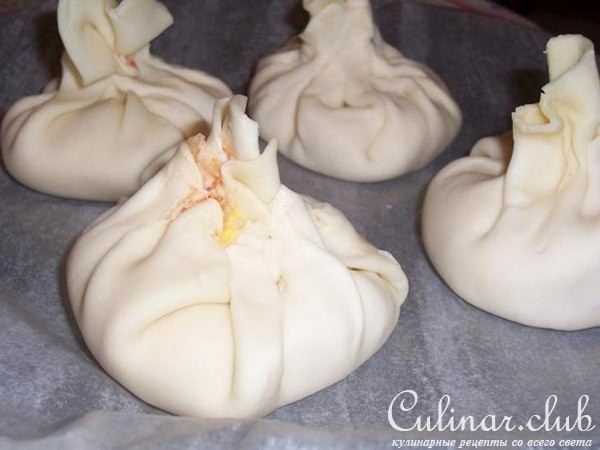 Слоеные мешочки с сюрпризом
