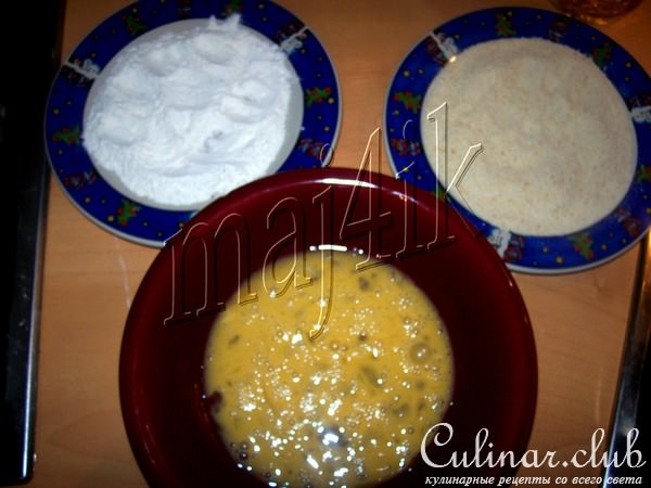 Картофельно-мясные крокеты с сырной начинкой, да под перечным соусом