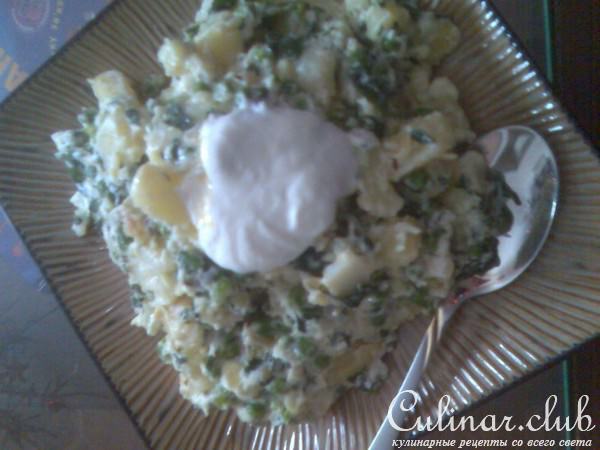 картофель с зеленью и сметаной