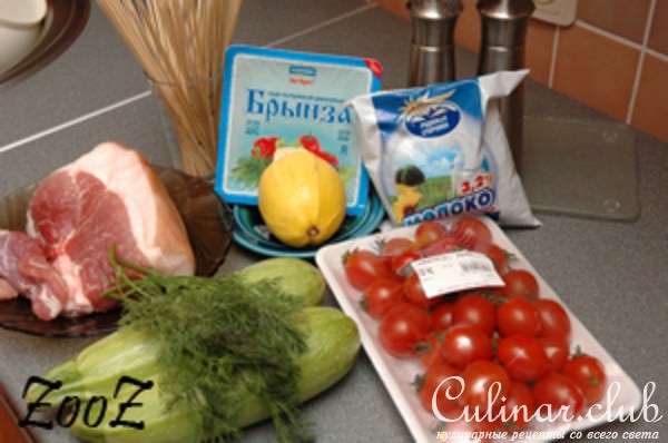 Томаты на шпажках с соусом из брынзы