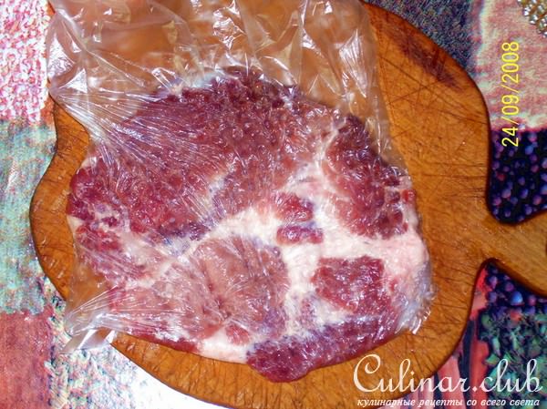 Рулетики из свинины с грибами, сыром и копченой грудинкой