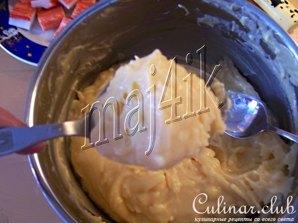 Заварные сырные пончики с крабовыми палочками