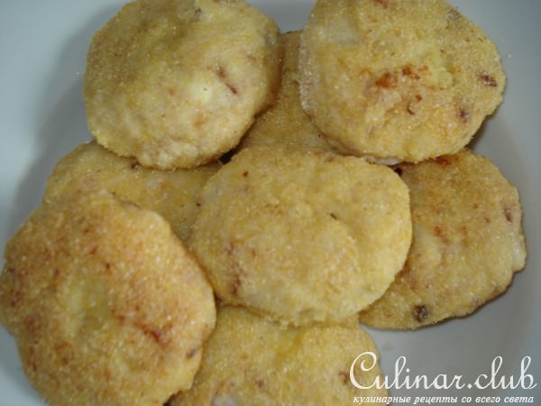 Котлеты из кальмаров и мтнтая в белом соусе