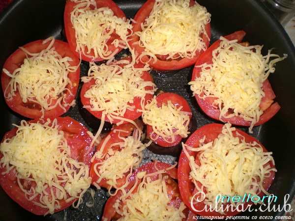 Баклажаны, запеченные с помидорами и сыром