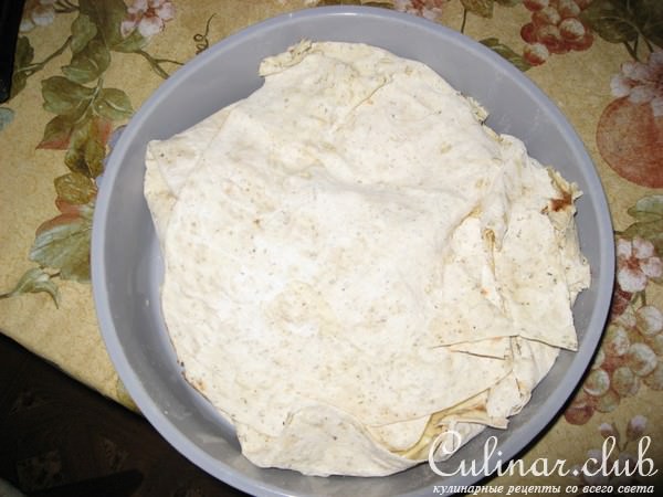 Пирог из лаваша с сыром
