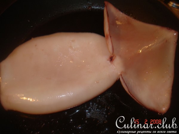 Кальмары с грибами, крабами и сливочным сыром