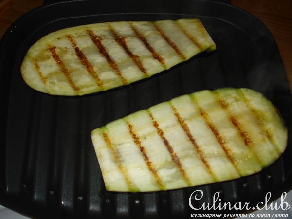 Рулетики из баклажанов с курицей