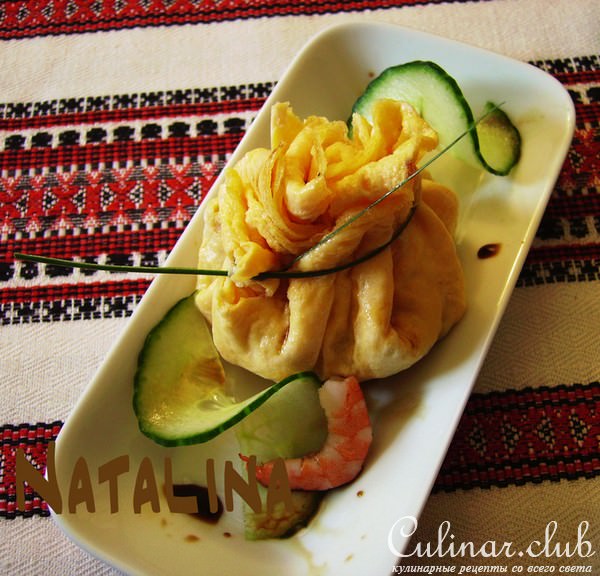 Омлетные мешочки с мясом и крабами