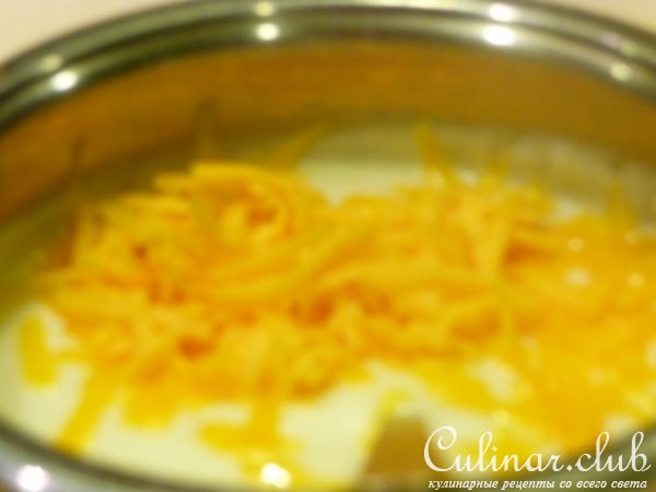 Блины с начинкой под соусом.