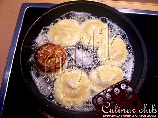 Заварные сырные пончики с крабовыми палочками