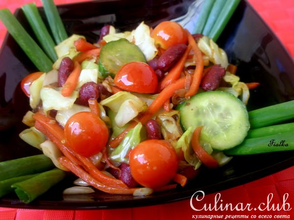 Горячий корейский салат с фасолью и капустой