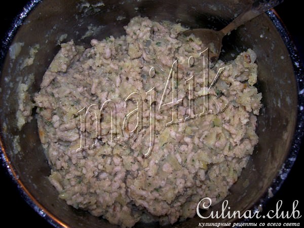 Картофельно-мясные крокеты с сырной начинкой, да под перечным соусом
