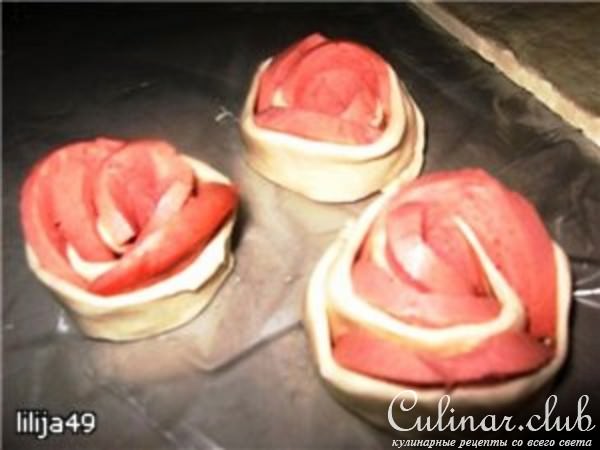 Слойки с колбасой
