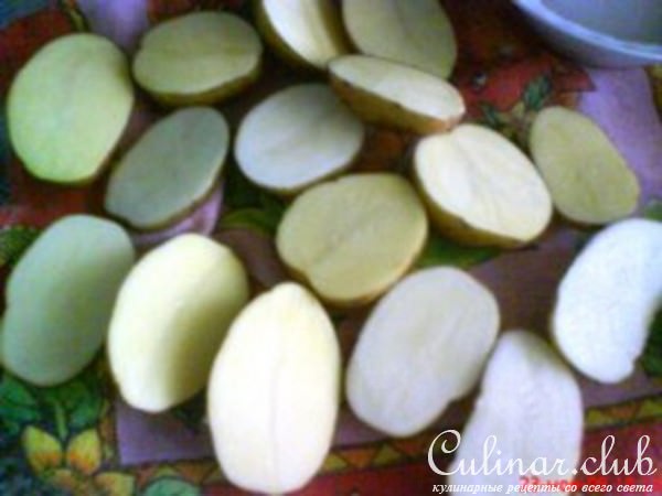 Запеченный картофель с сыром и окороком.