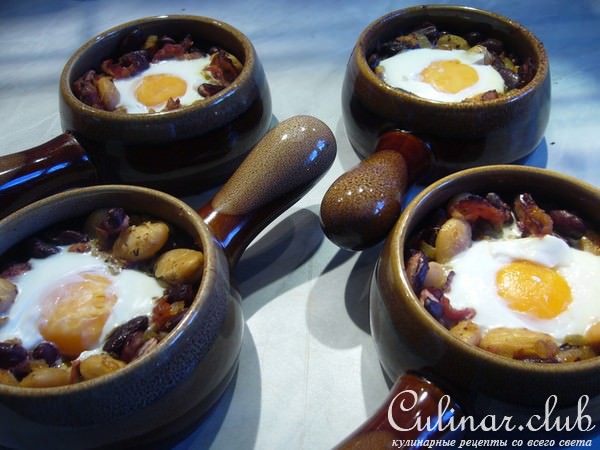 Фасоль, запеченная с яйцами
