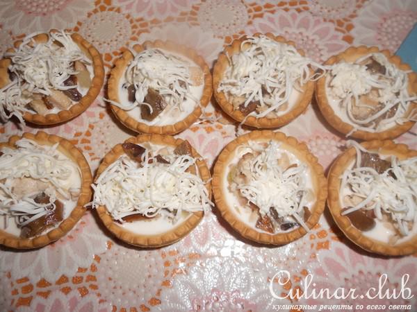 Запеченная курица с грибами в тарталетках