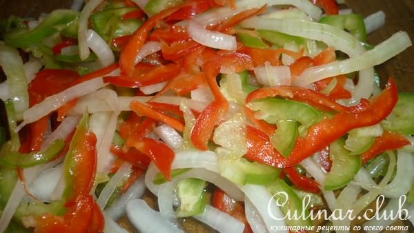 Буритто с курочкой по-японски,острым соусом и свежими овощами