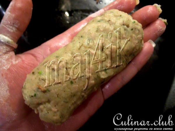 Картофельно-мясные крокеты с сырной начинкой, да под перечным соусом