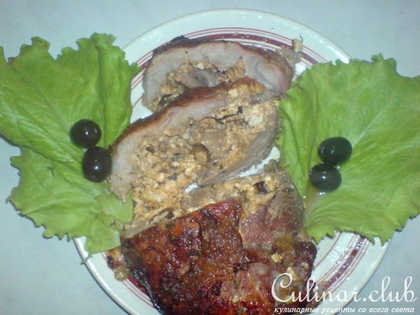 Мясной рулет с брынзой