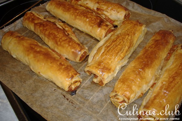 Мясные рулетики в слоёном тесте