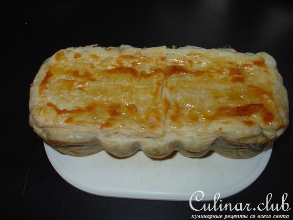 Мясной кекс в слоёном тесте.