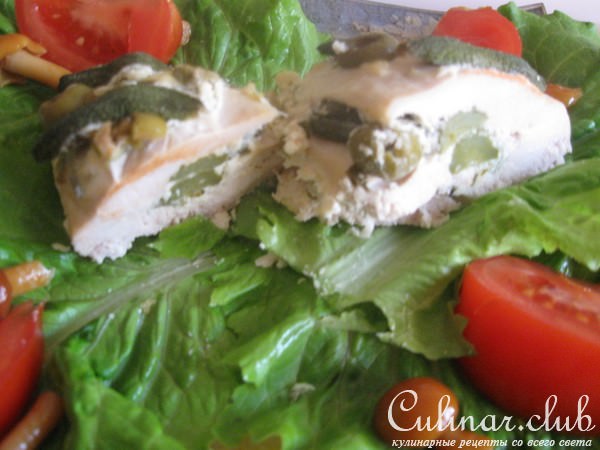 Куриные грудки с оливками и корнишонами