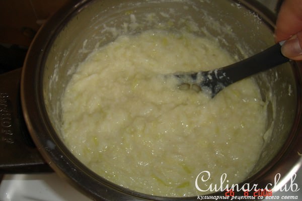 Капустные оладьи с яблочком