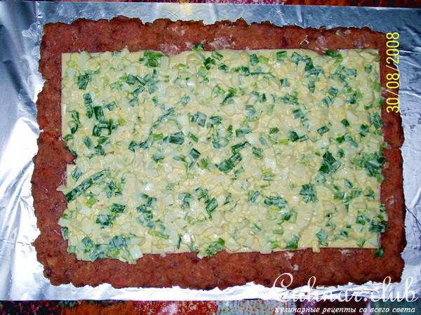 Рулет из горбуши с сыром, яйцом и зеленым луком