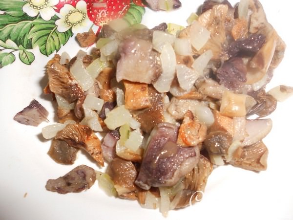 Запеченная курица с грибами в тарталетках