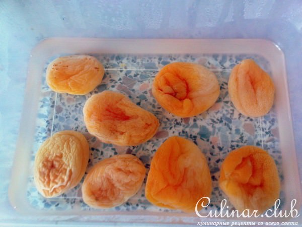 Мясной рулет с курагой в сыре