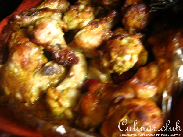 Куриные крылышки запеченные с вишней