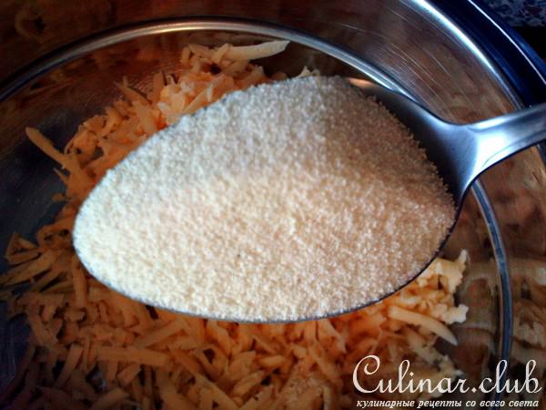 Мясной рулет с курагой в сыре