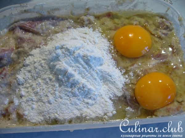 Мясные смужки (полосочки) в луково-йогуртовой оболочке с соусом „Три сыра“