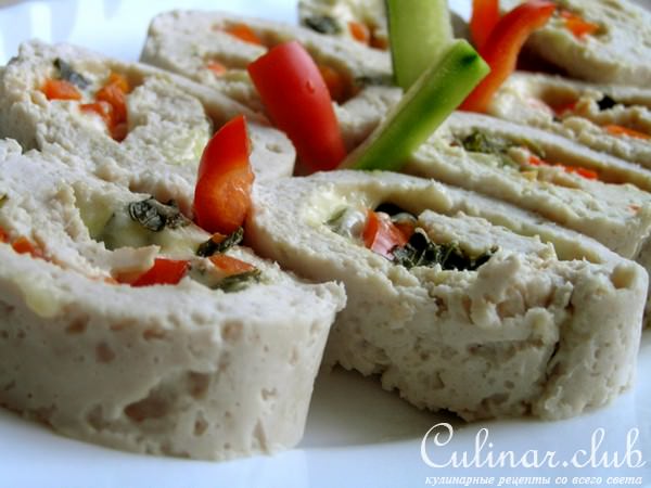 Рулет из индейки с мятным сыром и красным перцем