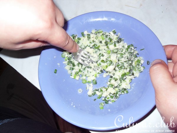 Вингз - куриные крылья в трех маринадах с ореховым соусом