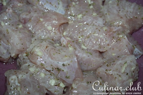 Шашлычки из индейки с овощами и маслинами