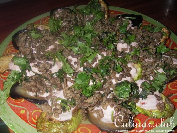 Горячий салат из баклажанов и баранины