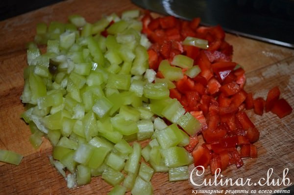 Макароны с куриным филе и сырным соусом с паприкой
