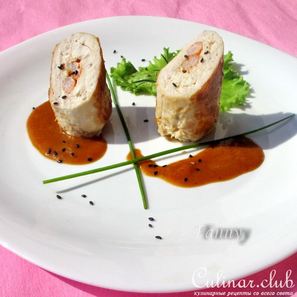 Куриный рулет, фаршированный креветками