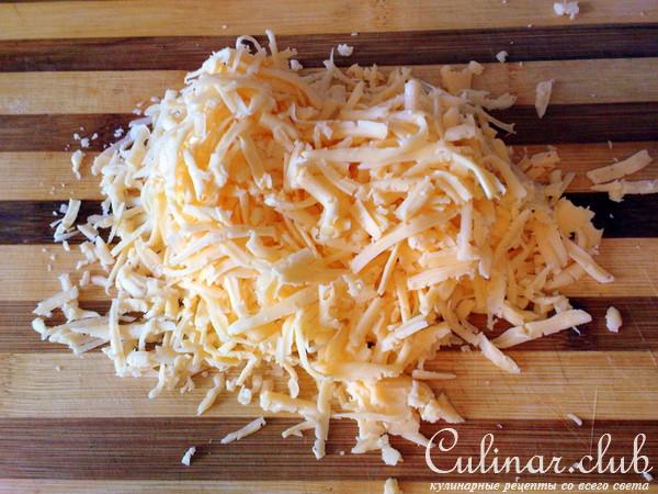 Мясной рулет с курагой в сыре
