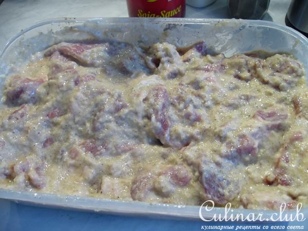 Мясные смужки (полосочки) в луково-йогуртовой оболочке с соусом „Три сыра“