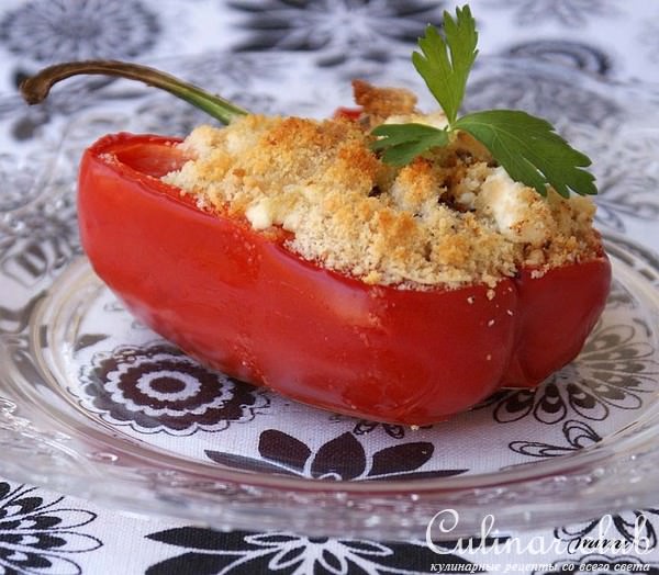 перец, фаршированный грибами и брынзой