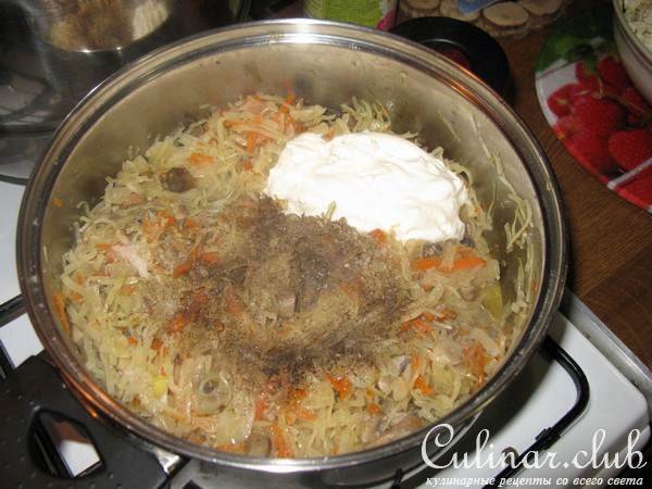 Капуста тушеная с овощами и шампиньонами