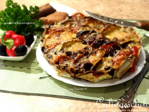 Гарнир из запеченных баклажан с овощами и яблоком