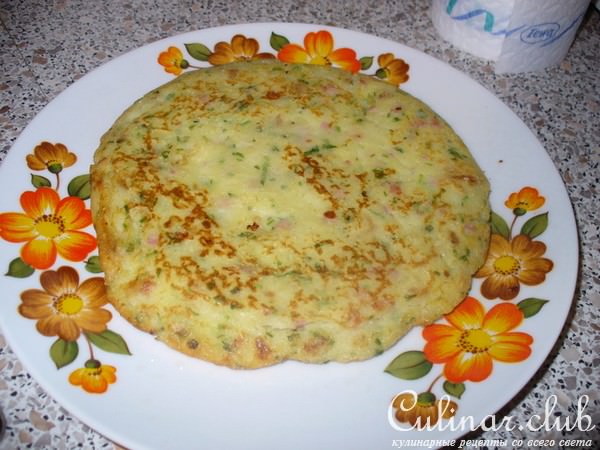Картофельные оладушки с ветчиной,жареным луком и зеленью
