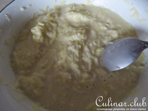 Картофельные оладьи с анчоусами. моцареллой и вялеными томатами