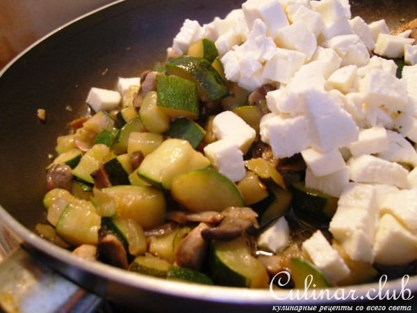 Цукини и шампиньоны запеченые с сыром Моцарелла